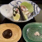 茜坂大沼 - ◇ お造り ◎ 出水の鯵 ◎ 佐島のアオリイカ ◎ 宮城県産のアイナメは焼き霜造り 自家製の昆布醤油と藻塩お好みで使い分けしていただきますが、昆布醬油にとろみがあり実に美味しいのです。 そのままちびりちびり、日本酒と一緒に舐めたい味なのです♪