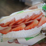 コウジ サンドイッチ - 季節限定いちご