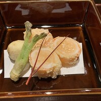 研覃 ほりべ - 揚げた伊勢海老とタラの芽、百合根