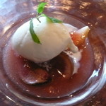 オシノ - デザート　無花果のコンポートとアイスクリーム