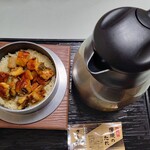 釜福 - 左：Ｃランチ(うなぎごぼう)、右：Ａランチ(五目)