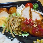 健康惣菜 ことこと - 「盛り合わせ弁当」のメイン