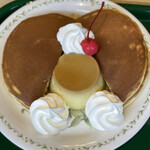 花壇 - シロップなし！潔し！
            ホットケーキプリン。
            シロップなし。
            ホイップクリームと食べます。
            さくらんぼは激マズ。
            700円