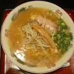 食房 夢而今 - 屋台風ラーメン