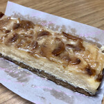 パルテンツァ  - チーズケーキ アーモンド ¥300