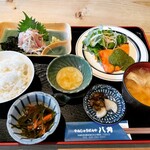 やんしゅうばんや 八角 - 日替りランチ(イナダのたたき、サーモンソテー)    ¥1,100-