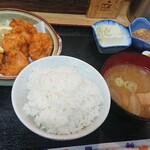 真知子 - 鶏の唐揚げ定食 600円