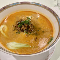 後楽園飯店 - 坦々麺1815円
                
