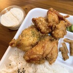 お持ち帰り専門店 から揚げのたっちゃん - チキン南蛮弁当　お肉アップ