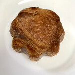 ベーカリー オリーブ - 木の実　中には餡とクルミがたっぷり