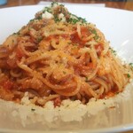 ボーノ - タマネギとベーコン（パンチェッタ）のトマトソースパスタ   わりとスタンダードな一品