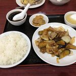 北京飯店 - 牛バラ肉と玉ネギのマーボ茄子￥９１０