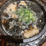 ひょうきん顔 - 岩のり豆腐。熱々です。