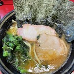 豚骨醤油ラーメン 王道家 - 今回はちょっとチャーシュー小ぶり