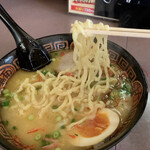 弾岩ラーメン - 麺