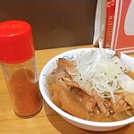 鐵一 - ★牛もつ味噌煮込み 310円 小鉢に入ってて量少なく味もイマイチ！ハチノスが入ってるが味の染み込みがイマイチ！