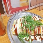 Tetsuichi - ★★★オムかつ 500円 豚カツをオムで巻いてておたふくソースとマヨでお好み焼き風に仕上がってるが肝心のカツに味が付いてない。おしい！