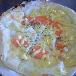 CONA - ランチピザ：スモークサーモンとWクリームはこってりとしています。