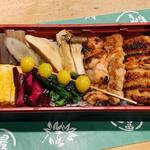 Shirogane Toritama - 焼き鳥が3種、野菜串が3種の「焼き鶏弁当」