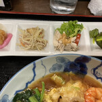 Chuuka Korou - 定食の副菜盛り合わせ
