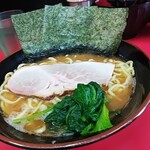 横浜ラーメン 田上家 - ラーメン中盛　８００円