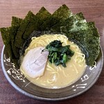 Ikkon Ya Ramen - ラーメン700円麺硬め。海苔増し120円。