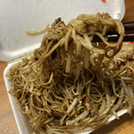 丹頂 - もやしより細い麺！よくソースが絡んでます。