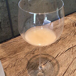 レヴォ - 松の実などのノンアルコールジン