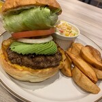Sims Lane Burger Stand - アボカドバーガー