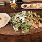 ザ・ドランケン・ダック - ランチ・ハーブチキンとシーザーサラダ