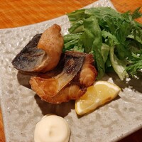 北新地 空海 - しっかりと厚みのある脂が乗ったサバは、旨味が濃くてご飯が進む～♪サクサク香ばしい衣はマヨやレモンも相性抜群！
