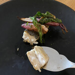 エル・バウ・デコラシオン - 表面の皮目はパリパリ。ふんわり、ほっこり♡上に乗っているのは人参！