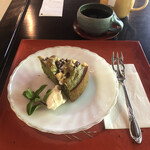 ソラフネ - 抹茶とあんこのケーキ　たんぽぽ茶