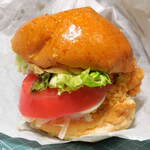 bb.q OLIVE CHICKEN cafe - ...「オリーブチキンバーガー（390円）」、確かにスパイスが独特で、手作り感は有る。。