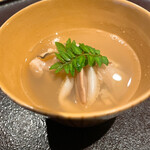 馳走 啐啄一十  - 蛤、白筍のお椀
      出汁の美味しさがガツンときます(^^)