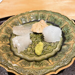 馳走 啐啄一十  - 障泥烏賊(アオリイカ)、真子鰈、皮剥、皮剥の肝
      それぞれのお魚達の持つ旨味が味わえます