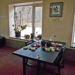 芽登温泉 - 食堂のテーブル席