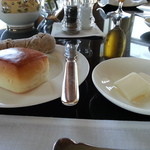 ザ・ロビーラウンジ＆バー - イチジクとミルクのパン