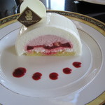 ザ・ロビーラウンジ＆バー - チーズケーキ　ベリーソース