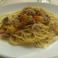 イタリアーナ エノテカ ドォーロ - 生ハムとかぼちゃの黒胡椒かけクリームスパゲティ