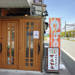 プチキッチン Tama - 入口、線路沿い