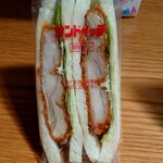 手造りサンドイッチ藤屋 - フライドチキンサンド(300円)