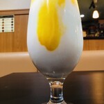 インド料理ティッカビリヤニ - ドリンク写真:マンゴーラッシー