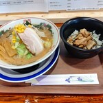 らーめん ともや - 【2021.5.15(土)】味噌らーめん(並盛・150g)780円＋ミニチャーシュー丼150円