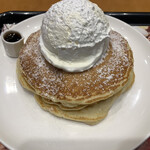 BARISTA CAFFE - パンケーキ ¥930     ホイップクリームがこんもり！