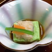 日本料理かがりや - 先付（新緑豆腐・鱧・矢羽人参・ホウレン草）