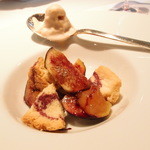 キメラ - 黒イチジク、とよみつ姫のマルメラータを添えた温かいトッツェティ