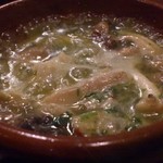 ワイン食堂 イナセヤ キッチン - ツブ貝ときのこのチリアヒージョ