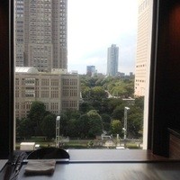 やまなみ - 店内からの景色。。都庁が見えます。