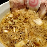 サバ６製麺所 - 濃厚なスープにはペラいレアチャーシュー